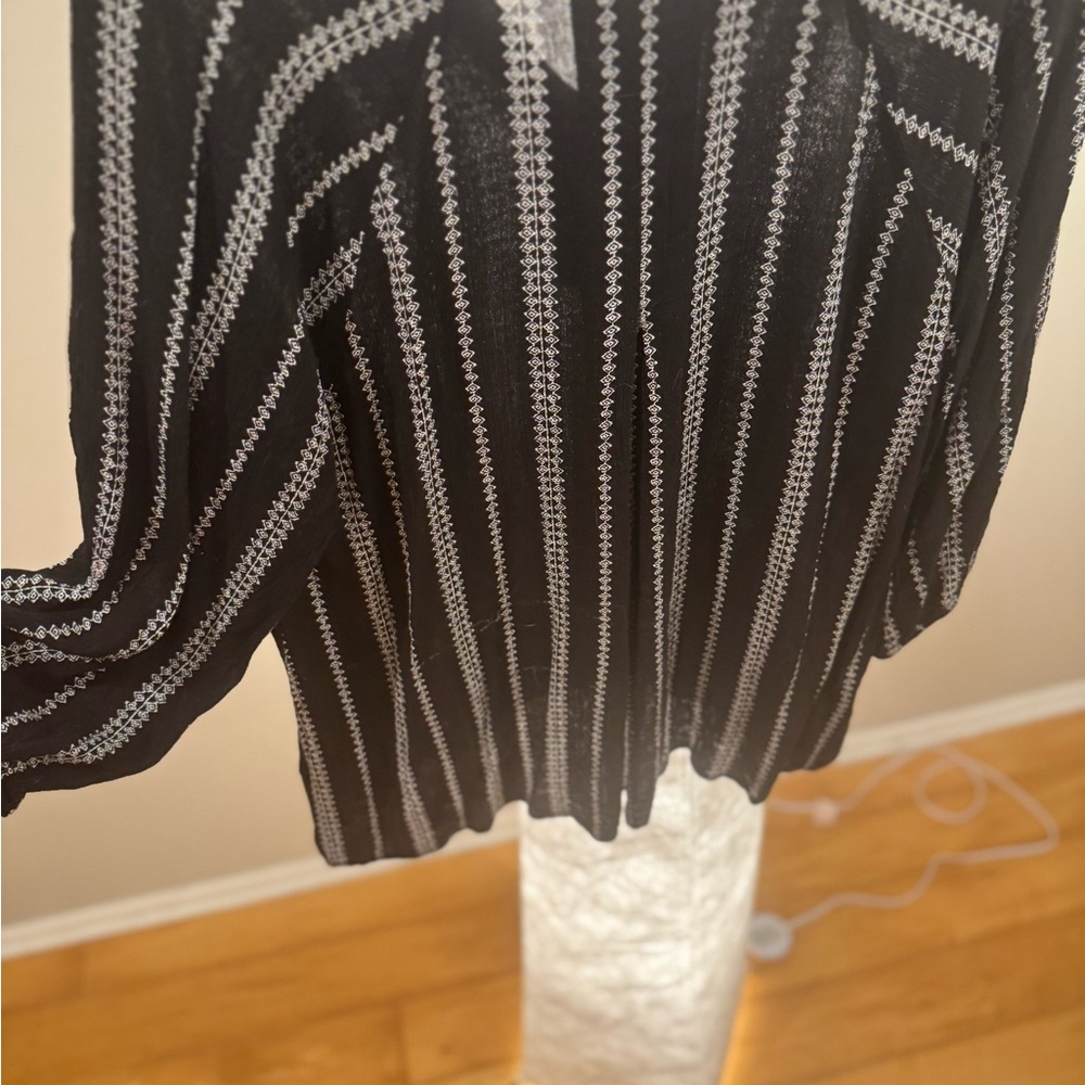 Banana Republic Black and Gray Patterned Blouse - Picture 3 of 4